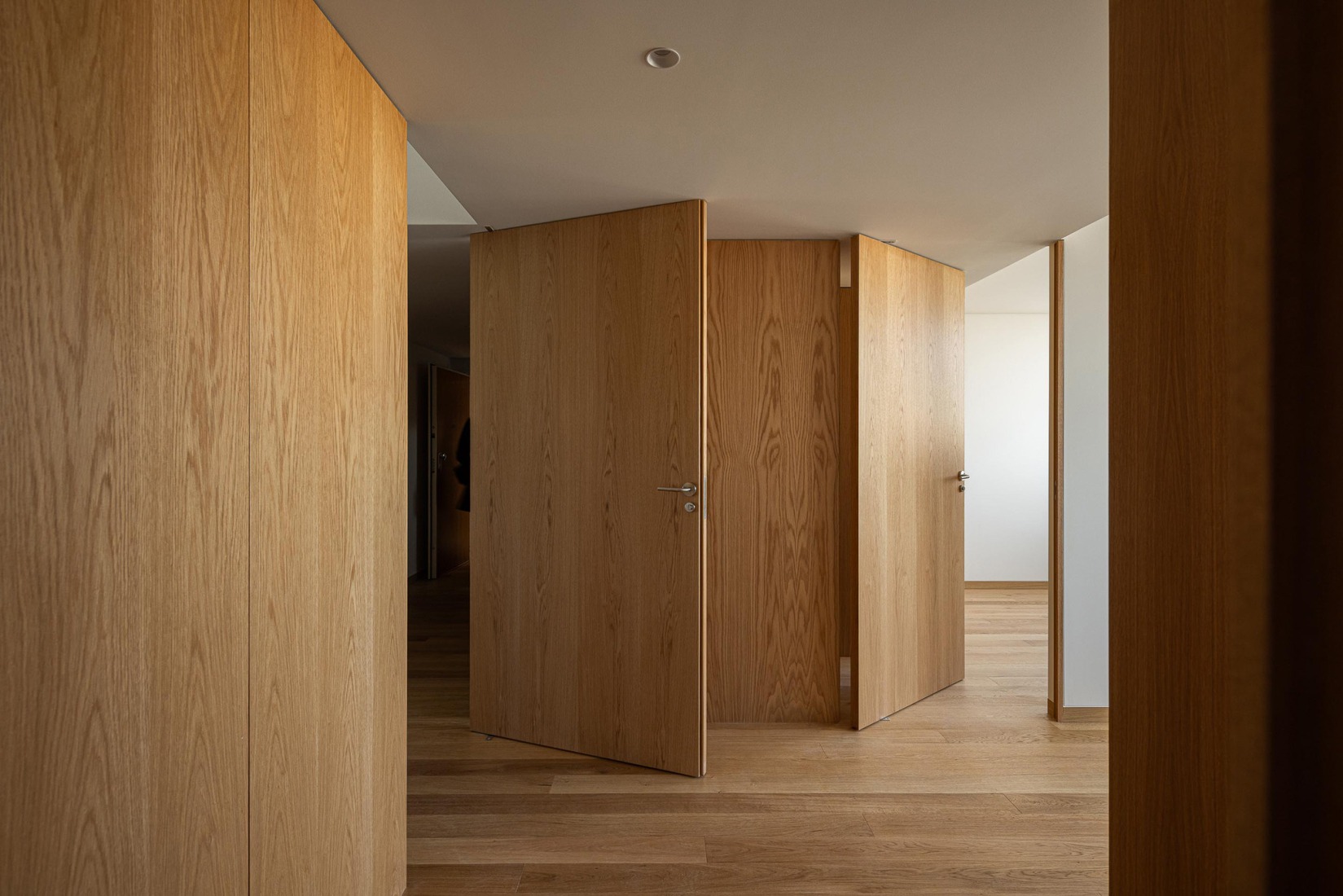 Hintze Ribeiro Multifamily Housing Building by Helder da Rocha Arquitectos. Photograph by Ivo Tavares Studio.