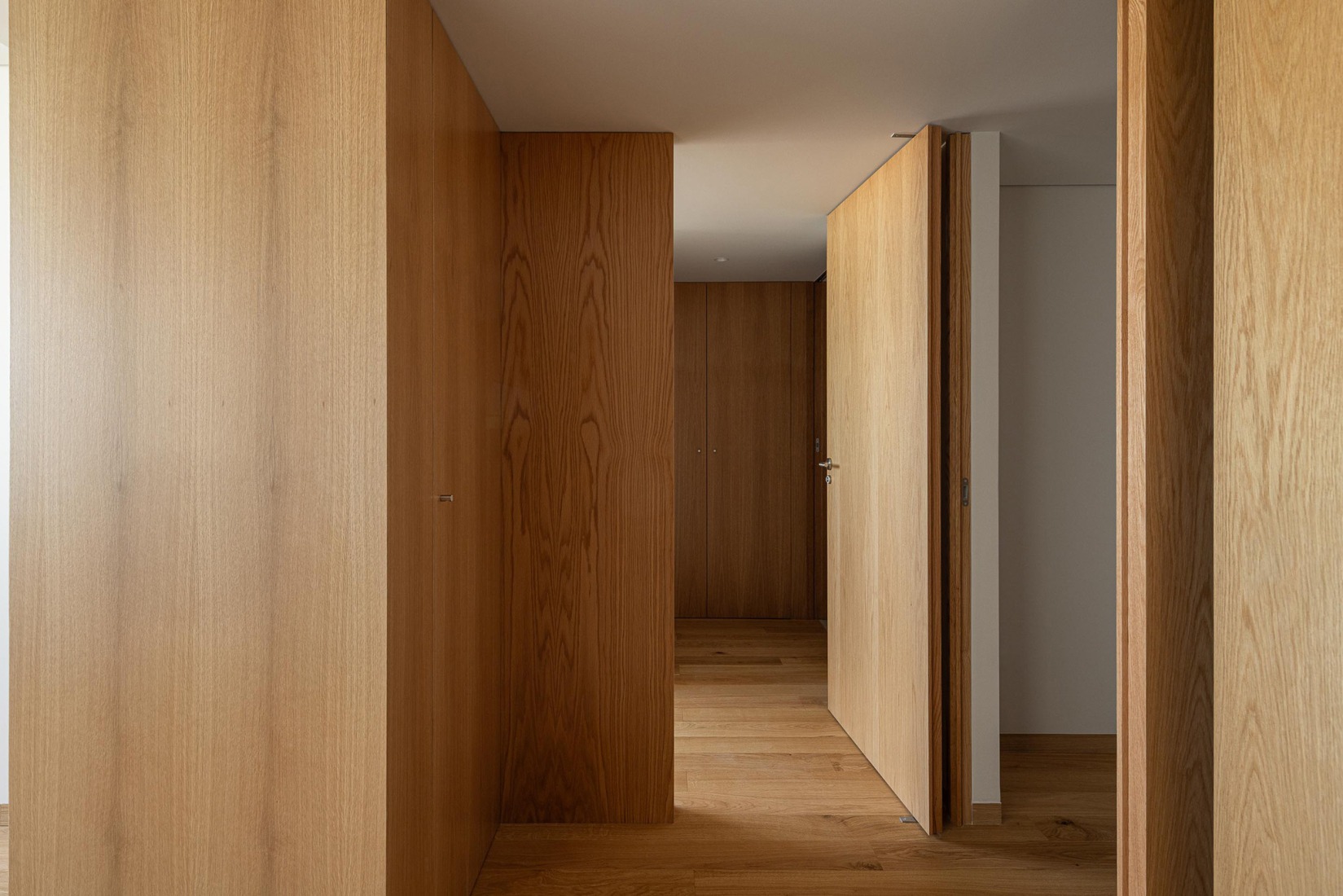 Hintze Ribeiro Multifamily Housing Building by Helder da Rocha Arquitectos. Photograph by Ivo Tavares Studio.