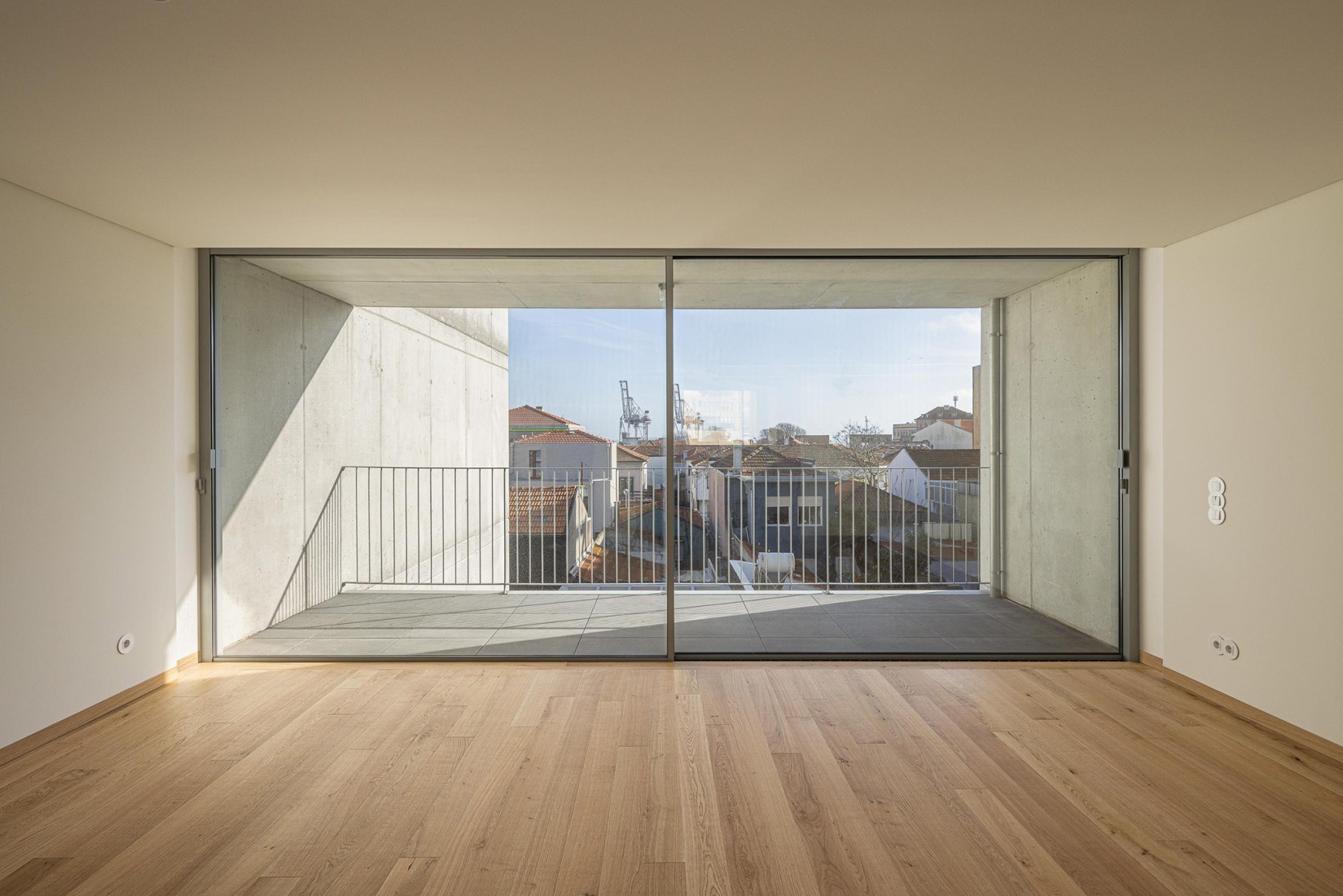 Hintze Ribeiro Multifamily Housing Building by Helder da Rocha Arquitectos. Photograph by Ivo Tavares Studio.