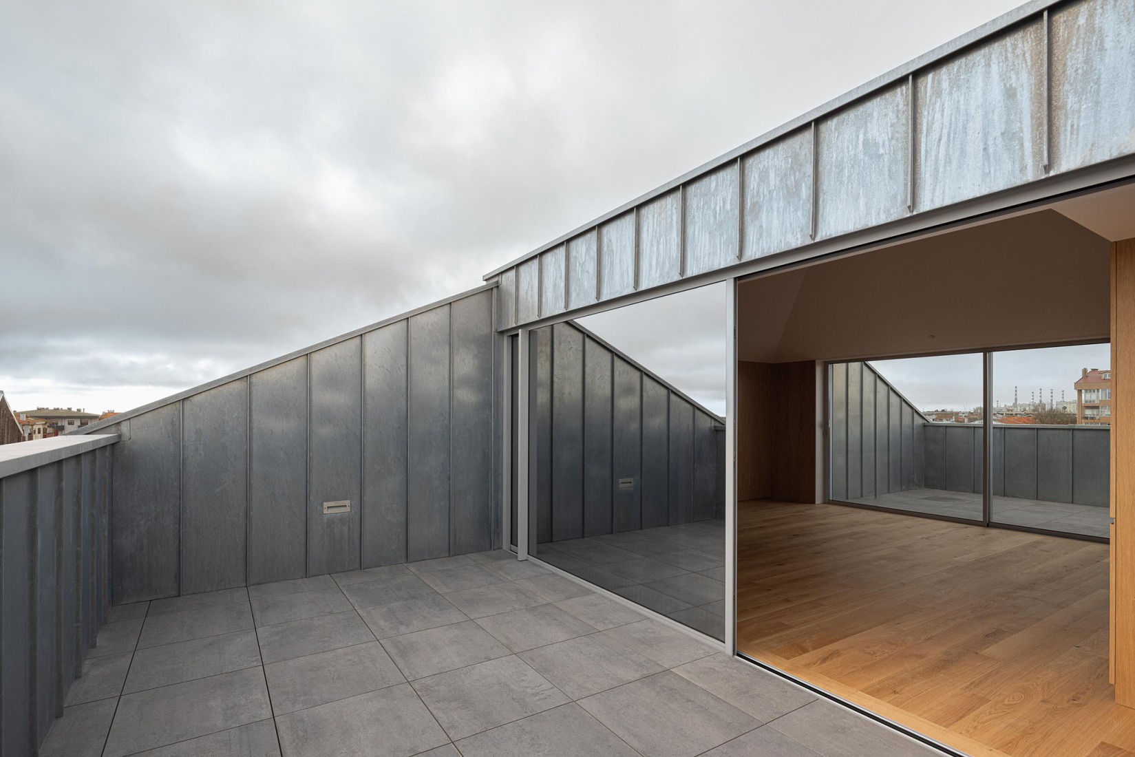 Hintze Ribeiro Multifamily Housing Building by Helder da Rocha Arquitectos. Photograph by Ivo Tavares Studio.