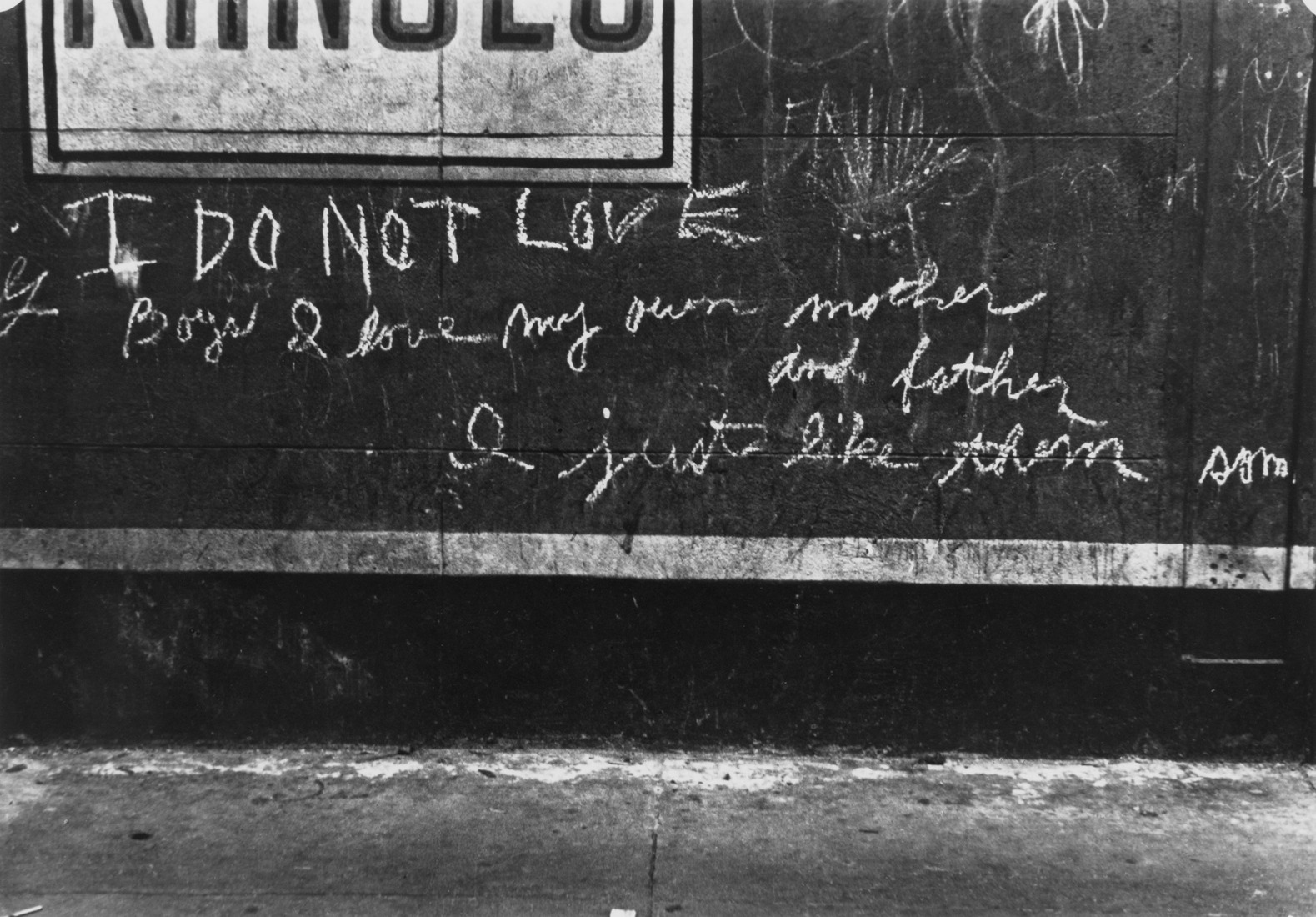 Helen Levitt, N.Y., ca. 1940. Courtesy of Film Documents LLC, via Zander Galerie.