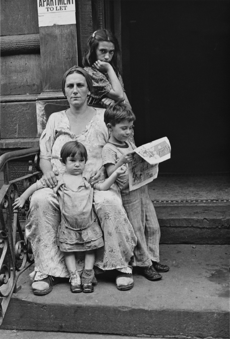 Helen Levitt, N.Y., ca. 1940. Courtesy of Film Documents LLC, via Zander Galerie.
