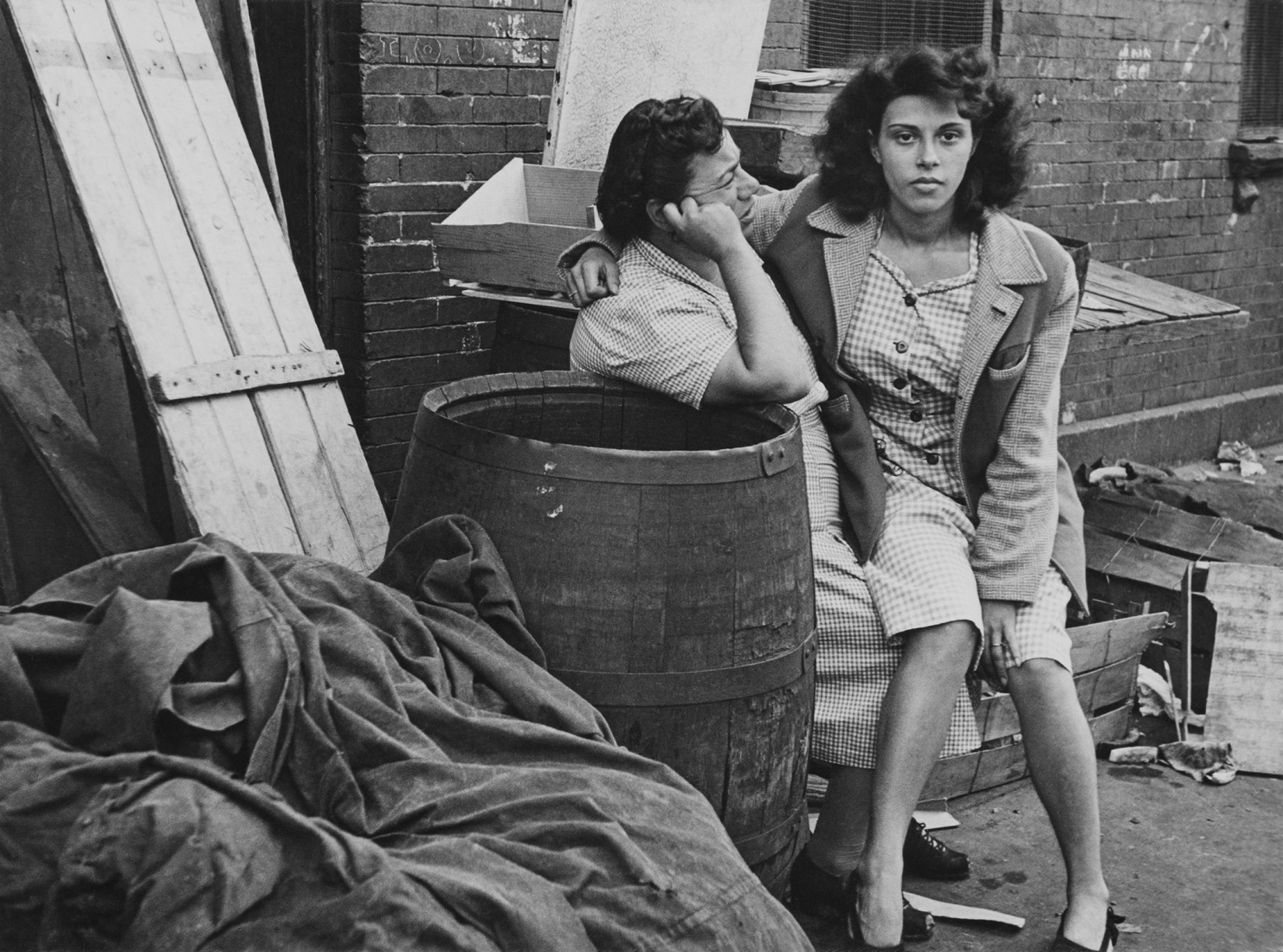 Helen Levitt, N.Y., ca. 1940. Courtesy of Film Documents LLC, via Zander Galerie.