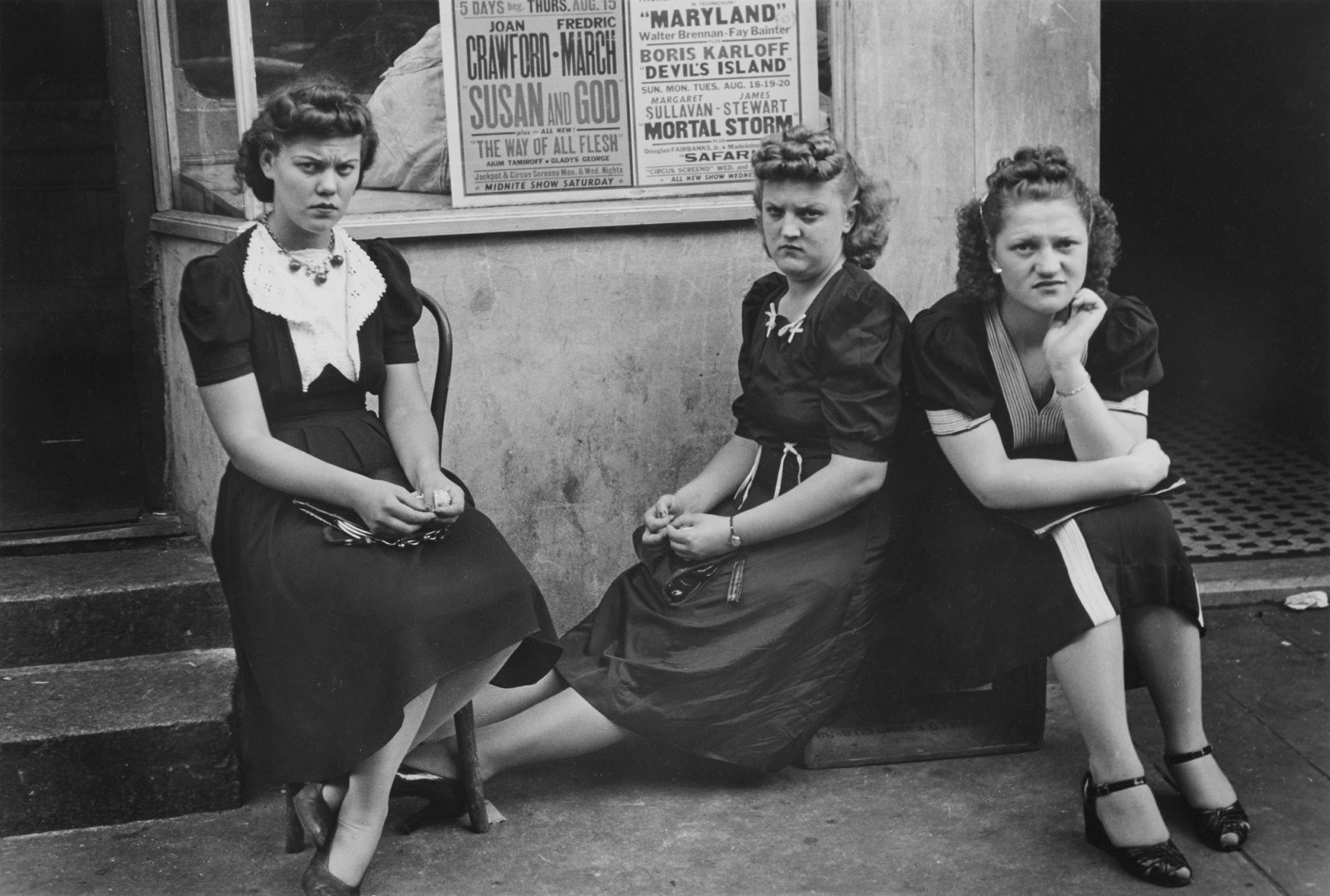 Helen Levitt, N.Y., 1940. Courtesy of Film Documents LLC, via Zander Galerie.