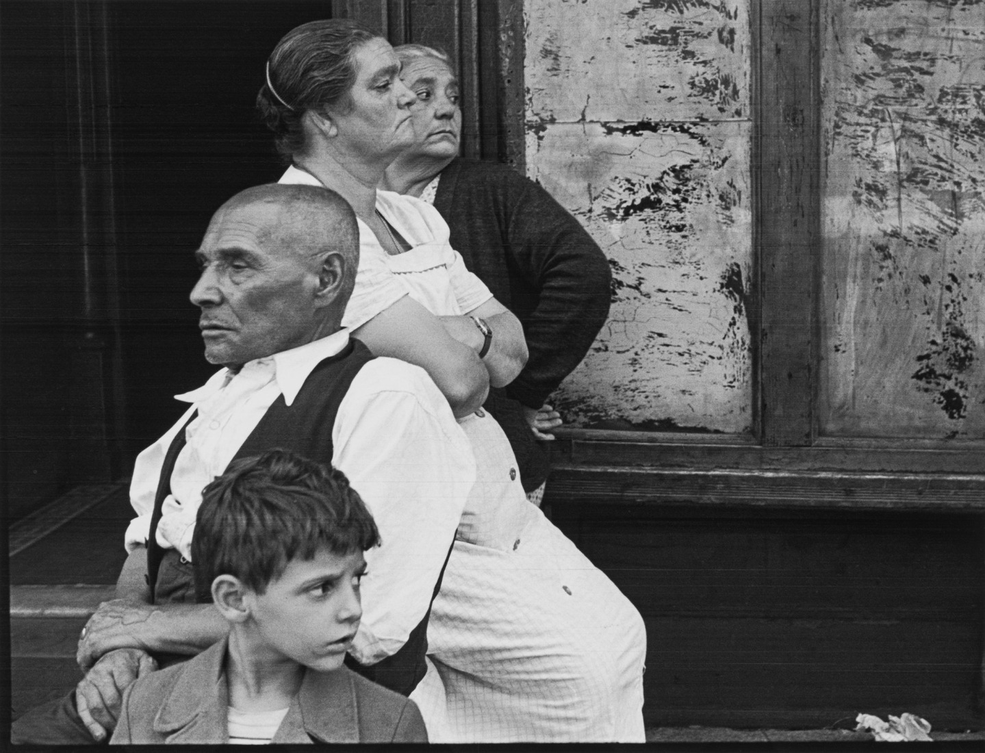 Helen Levitt, N.Y., ca. 1945. Courtesy of Film Documents LLC, via Zander Galerie.