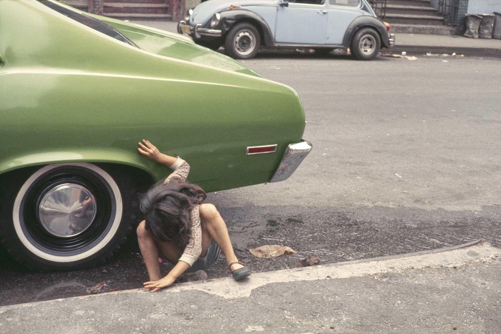Helen Levitt, N.Y., 1976. Courtesy of Film Documents LLC, via Zander Galerie.