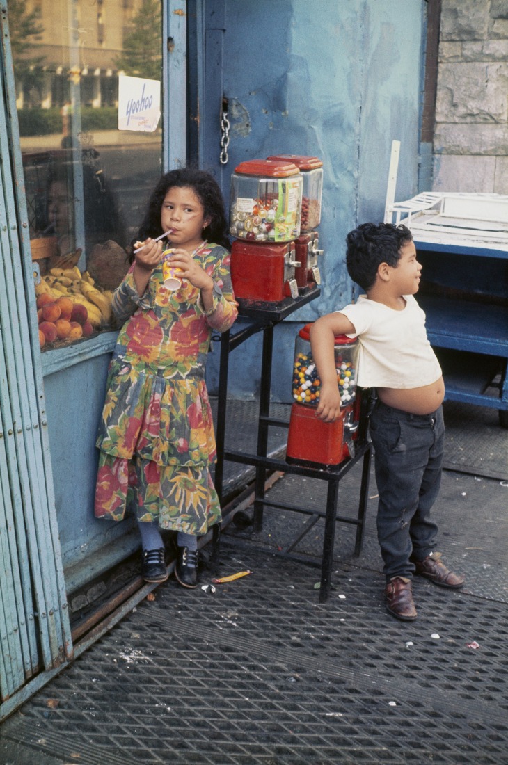 Helen Levitt, N.Y., 1971. Courtesy of Film Documents LLC, via Zander Galerie.