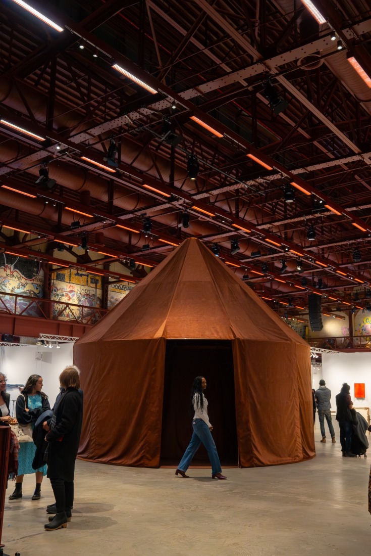 «La casa del silencio» por Sana Frini + Vuslat. Fotografía por Derrick Belcham.