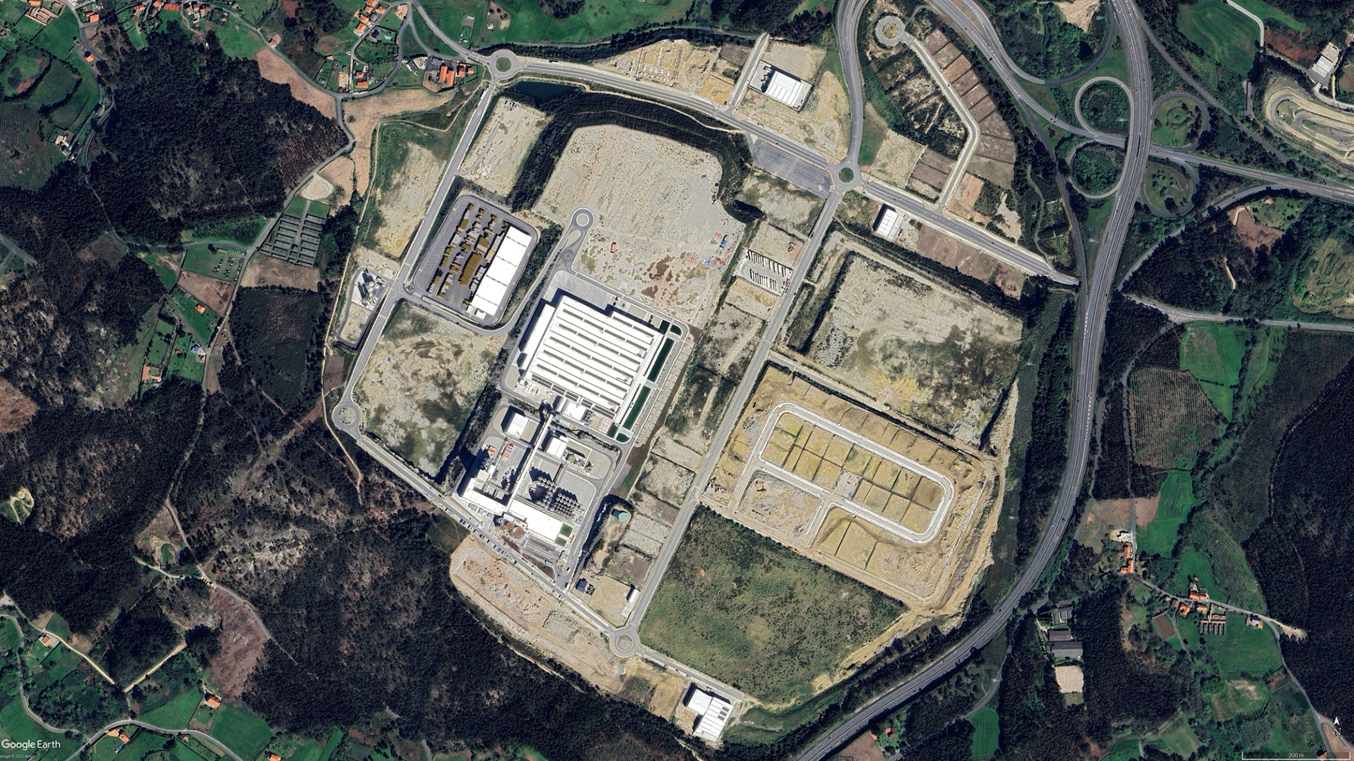 Site plan. Packaging office building of the new Estrella Galicia brewery.