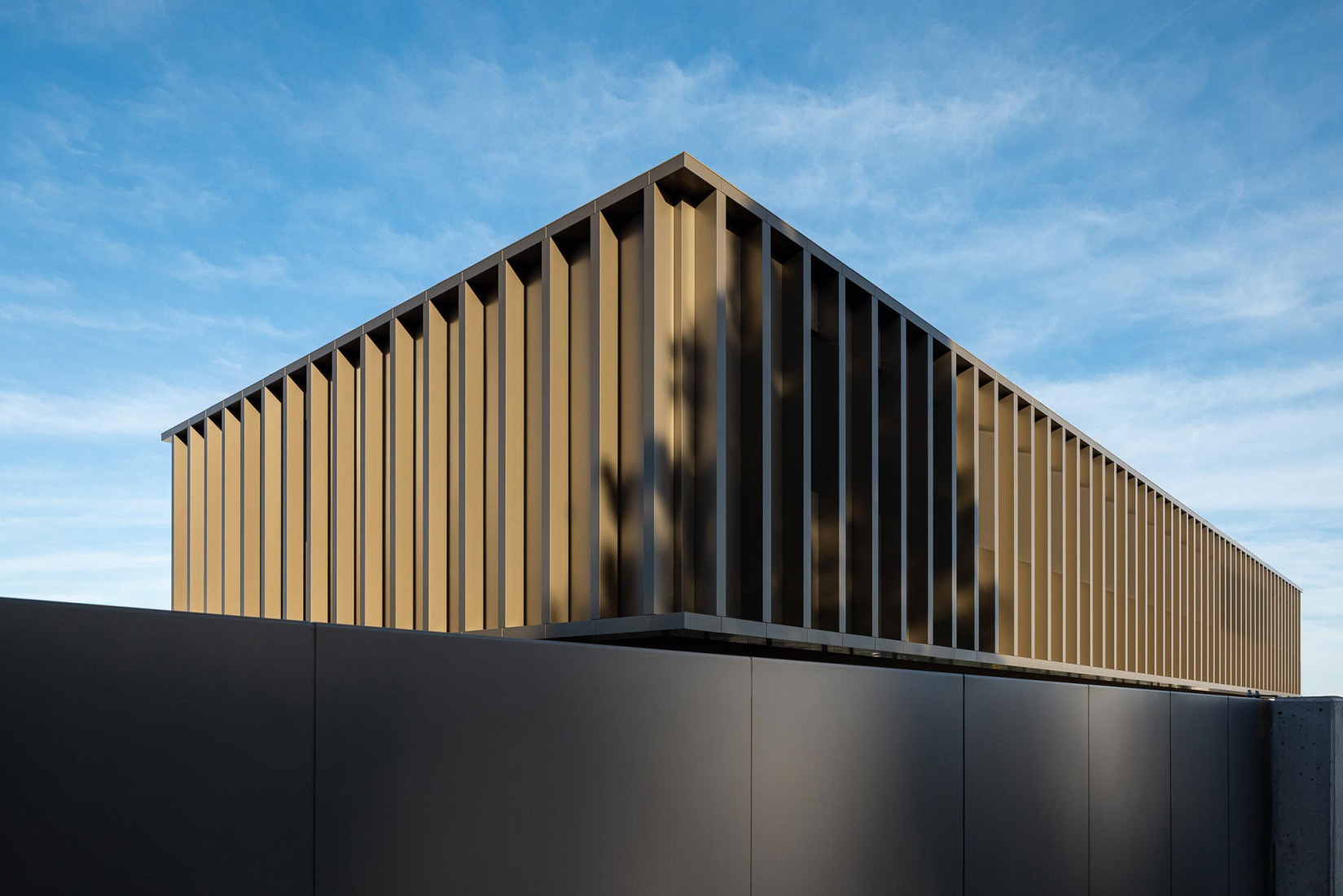 Nuevo edificio de la sede de la PRF por Impare Arquitectura. Fotografía por Ivo Tavares Studio.