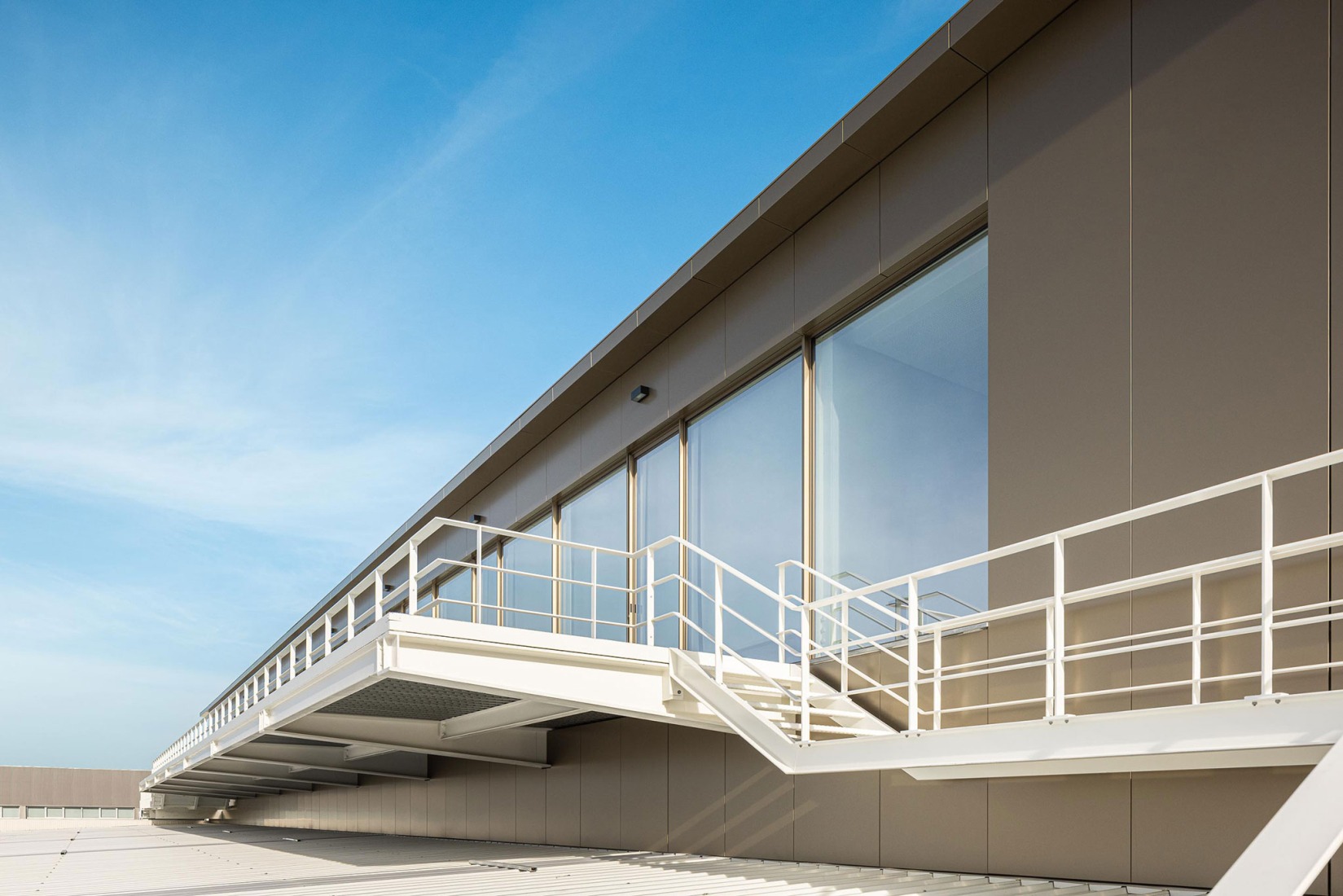 Nuevo edificio de la sede de la PRF por Impare Arquitectura. Fotografía por Ivo Tavares Studio.
