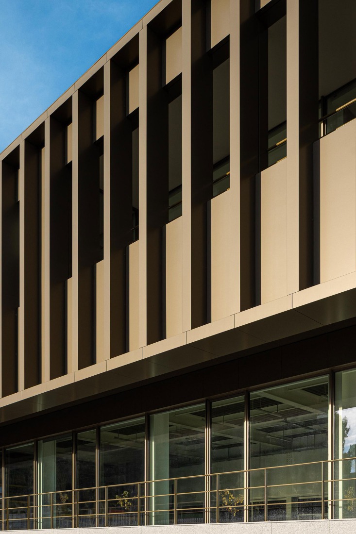 Nuevo edificio de la sede de la PRF por Impare Arquitectura. Fotografía por Ivo Tavares Studio.