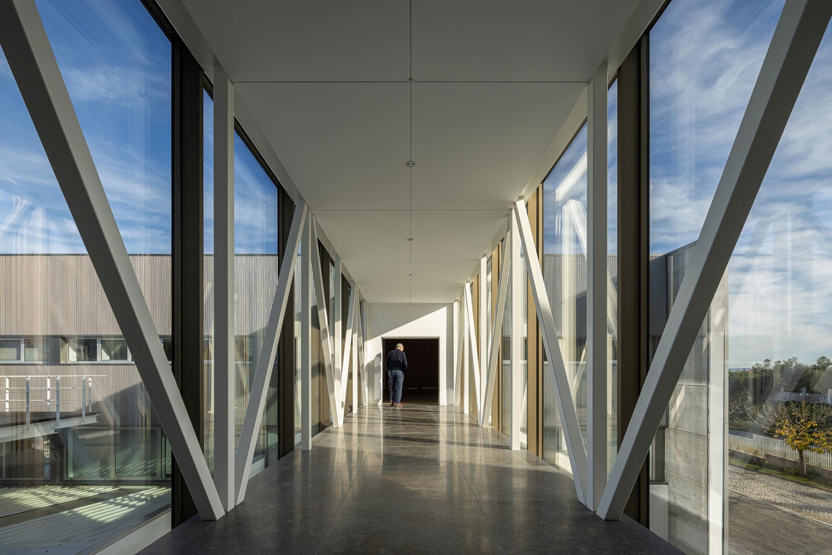 Nuevo edificio de la sede de la PRF por Impare Arquitectura. Fotografía por Ivo Tavares Studio.