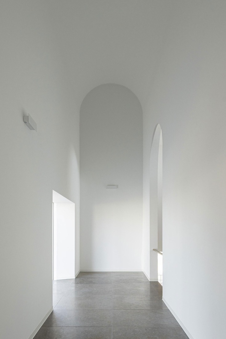 Nuevo edificio de la sede de la PRF por Impare Arquitectura. Fotografía por Ivo Tavares Studio.