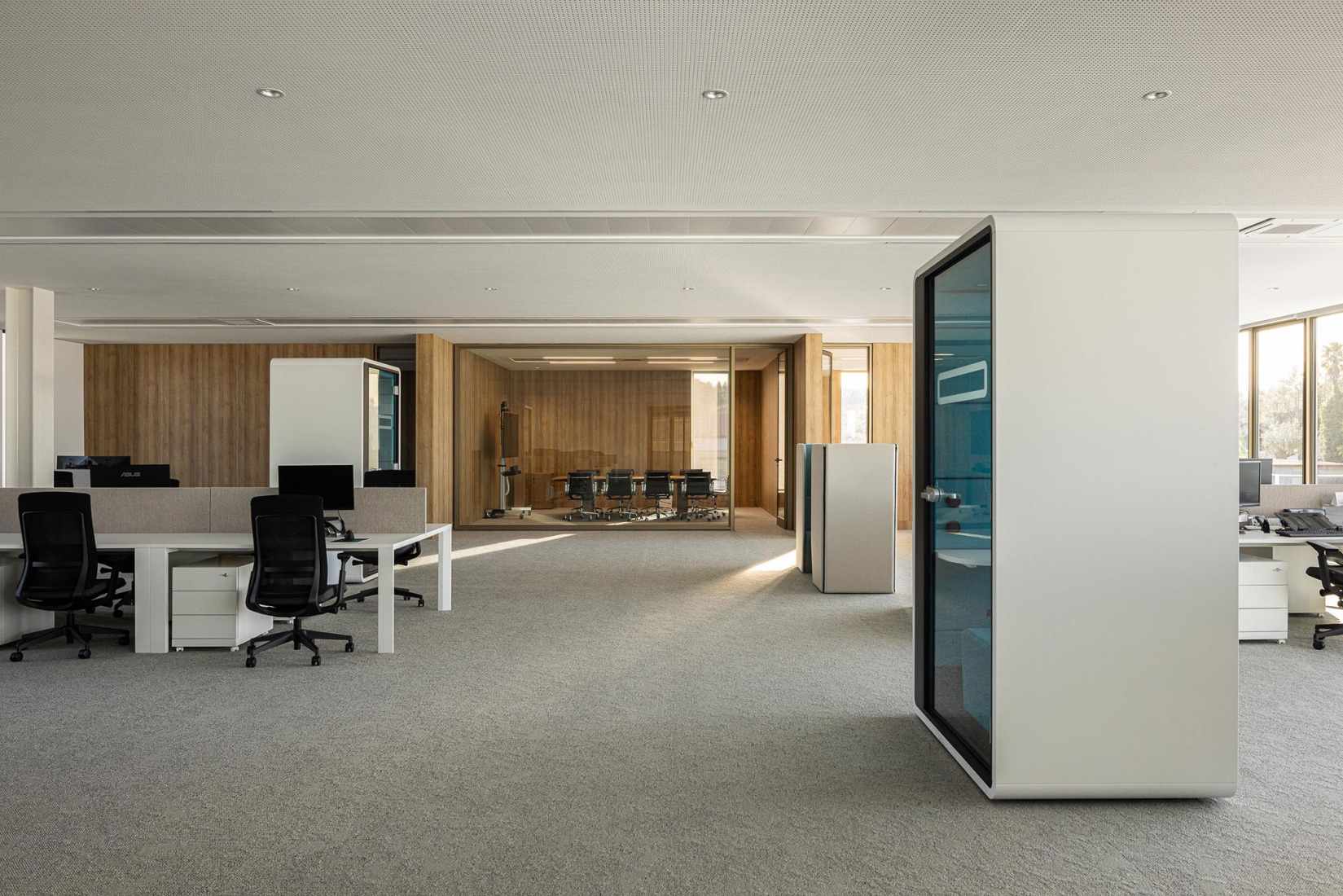 Nuevo edificio de la sede de la PRF por Impare Arquitectura. Fotografía por Ivo Tavares Studio.