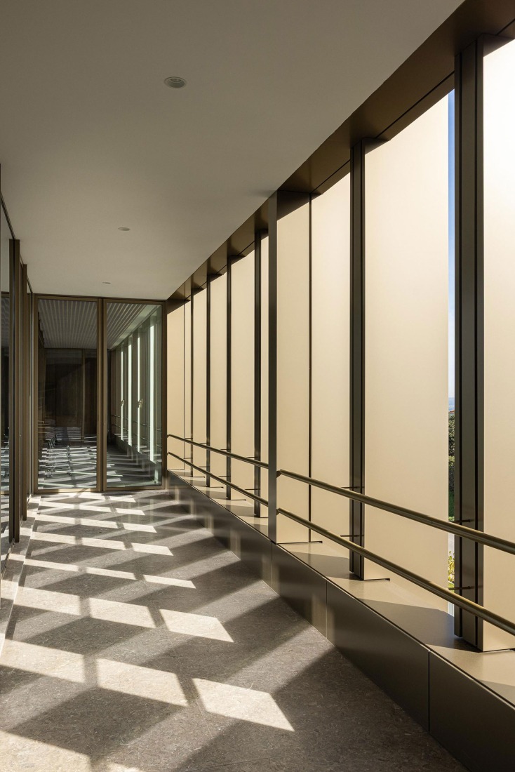 Nuevo edificio de la sede de la PRF por Impare Arquitectura. Fotografía por Ivo Tavares Studio.