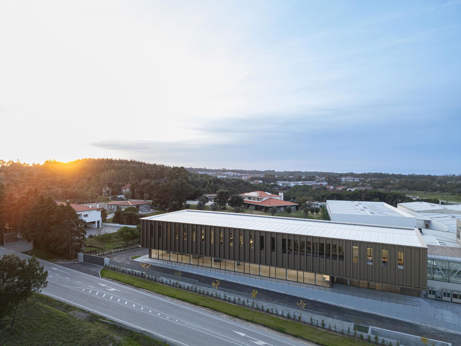Nuevo edificio de la sede de la PRF por Impare Arquitectura. Fotografía por Ivo Tavares Studio.