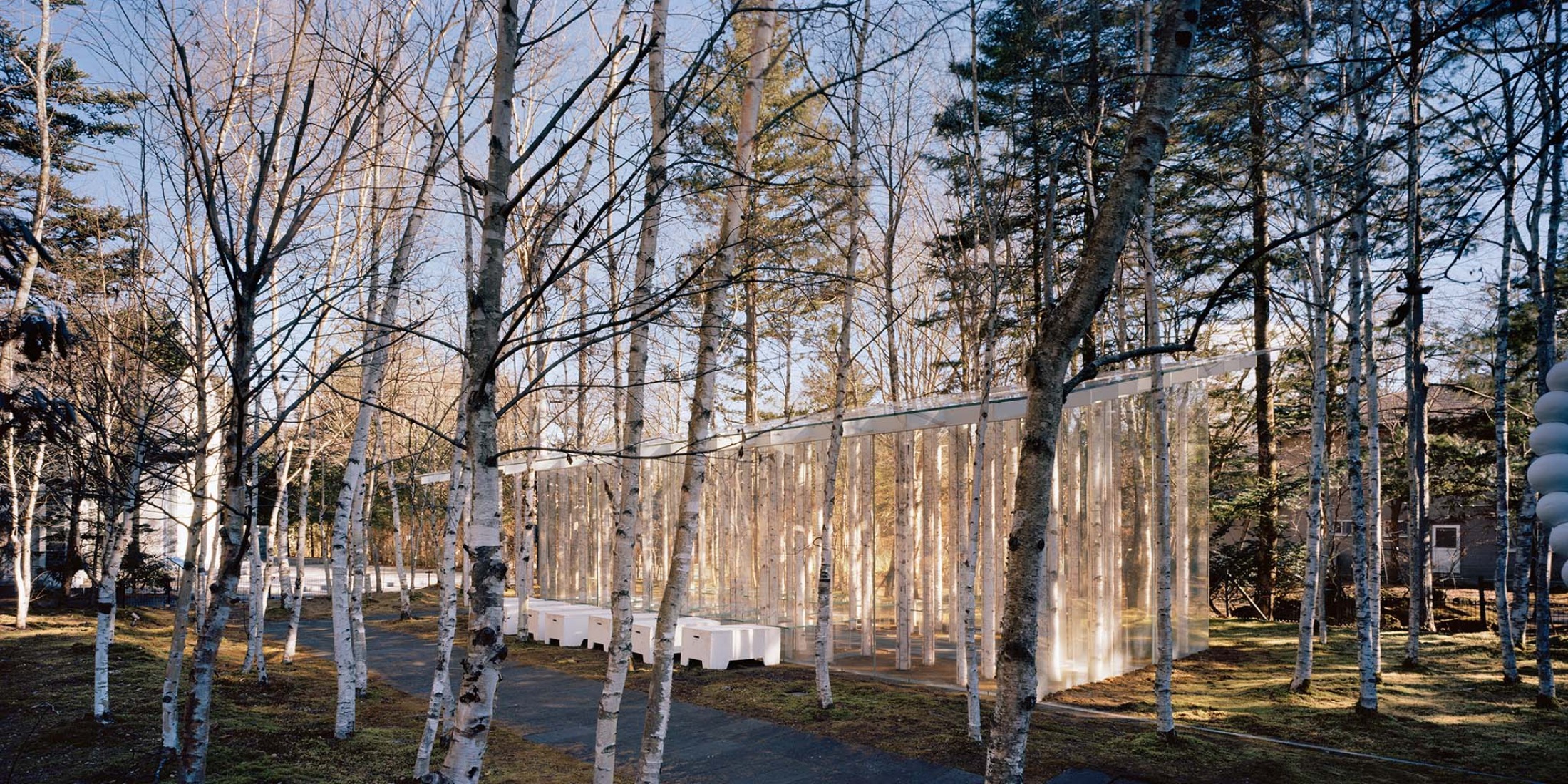 Capilla de musgo de abedul. Kengo Kuma – El flujo de las líneas a través de la mirada de Erieta Attali. Fotografía por Erieta Attali.