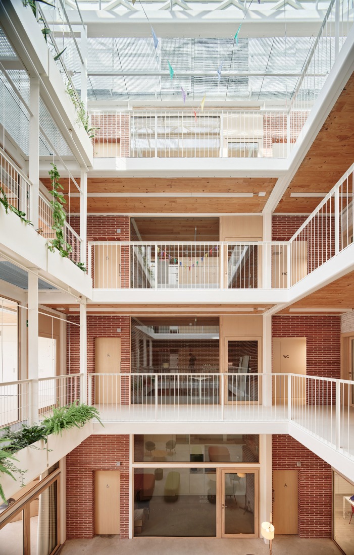 Sants Social Centre by Laos Arquitectura + Mercè Zazurca Codolà + César Sánchez Medrano. Photograph by Jose Hevia.