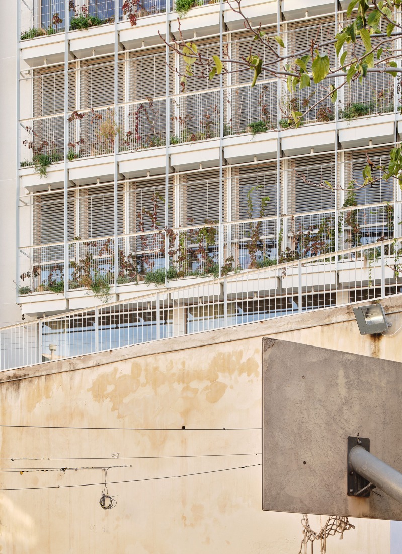 Sants Social Centre by Laos Arquitectura + Mercè Zazurca Codolà + César Sánchez Medrano. Photograph by Jose Hevia.