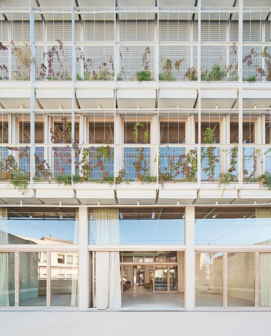 Sants Social Centre by Laos Arquitectura + Mercè Zazurca Codolà + César Sánchez Medrano. Photograph by Jose Hevia.