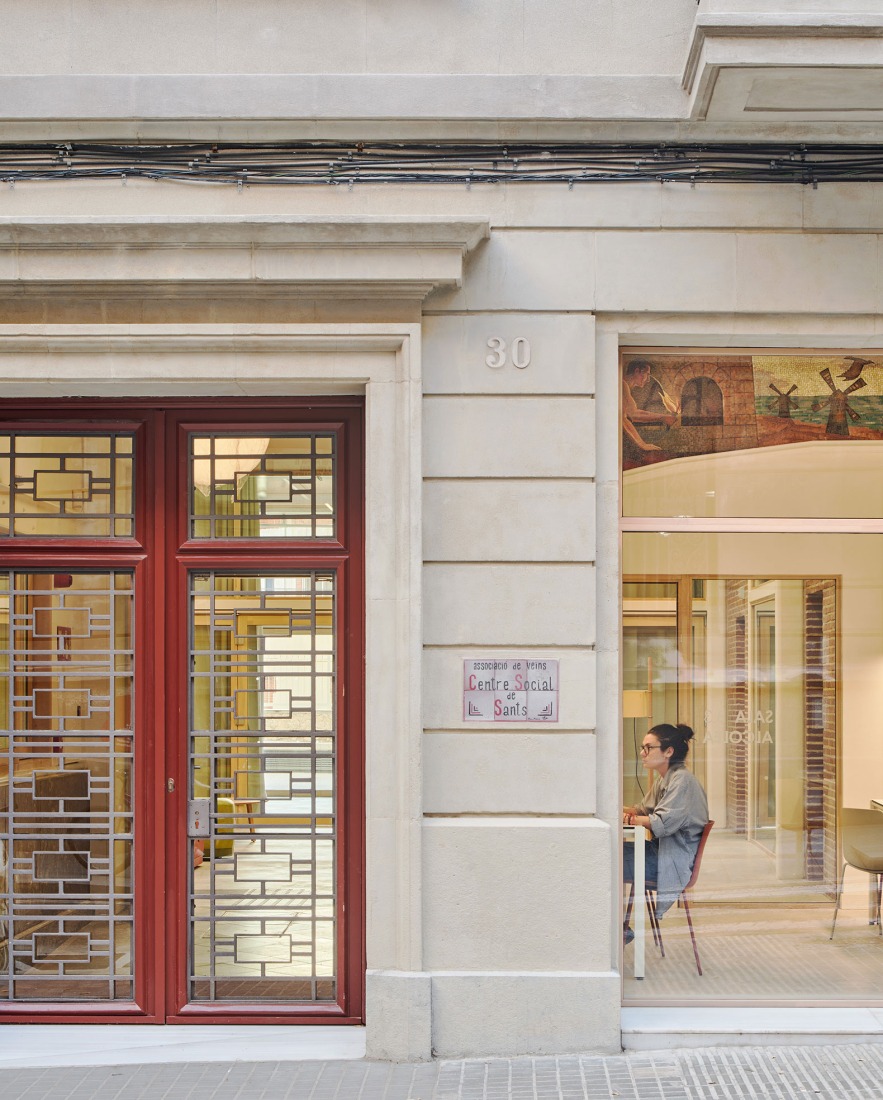 Sants Social Centre by Laos Arquitectura + Mercè Zazurca Codolà + César Sánchez Medrano. Photograph by Jose Hevia.