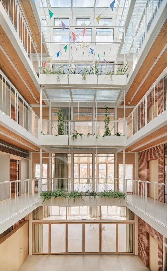 Sants Social Centre by Laos Arquitectura + Mercè Zazurca Codolà + César Sánchez Medrano. Photograph by Jose Hevia.