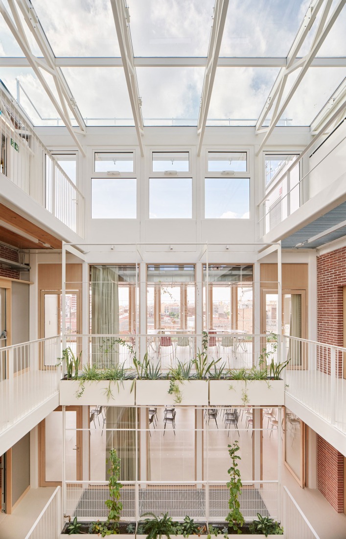 Sants Social Centre by Laos Arquitectura + Mercè Zazurca Codolà + César Sánchez Medrano. Photograph by Jose Hevia.