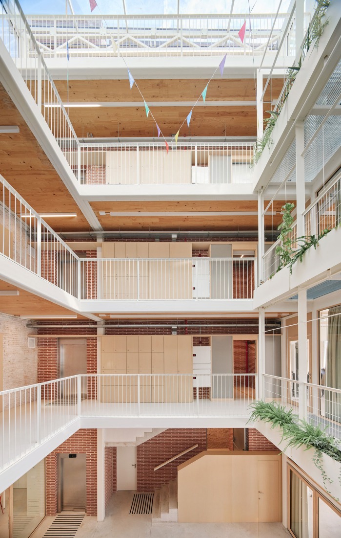 Sants Social Centre by Laos Arquitectura + Mercè Zazurca Codolà + César Sánchez Medrano. Photograph by Jose Hevia.