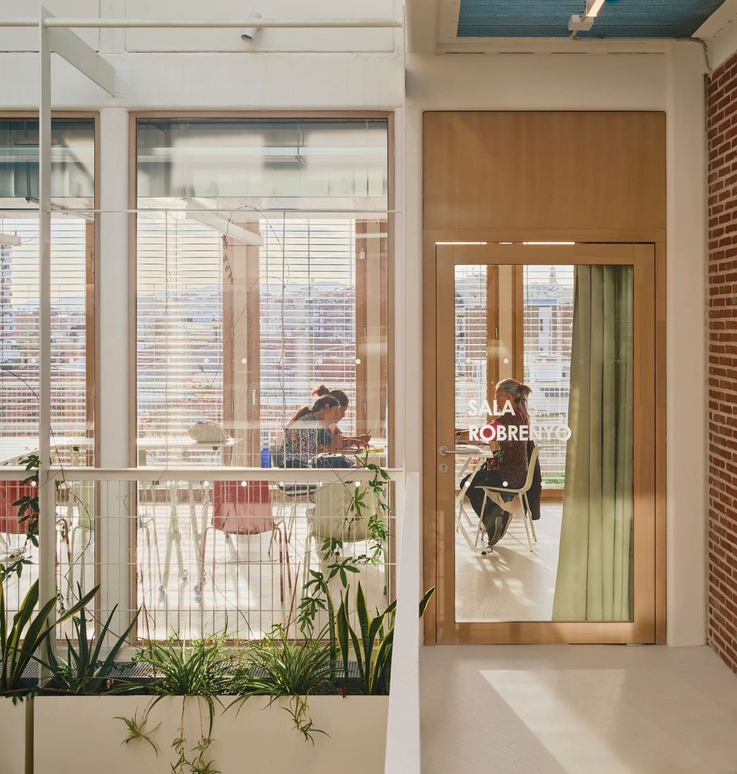 Sants Social Centre by Laos Arquitectura + Mercè Zazurca Codolà + César Sánchez Medrano. Photograph by Jose Hevia.