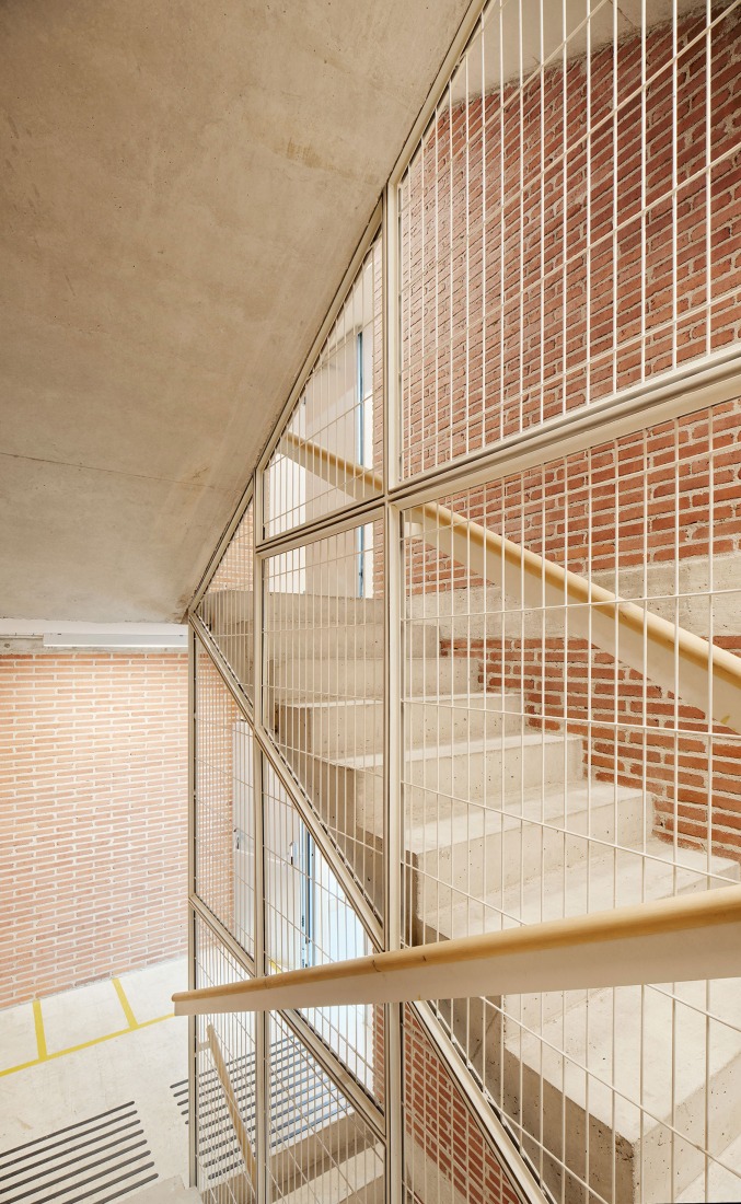 Sants Social Centre by Laos Arquitectura + Mercè Zazurca Codolà + César Sánchez Medrano. Photograph by Jose Hevia.