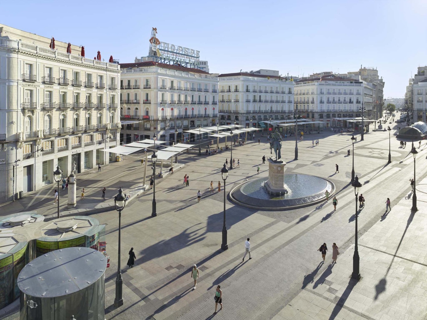 Reorganization of the Puerta del Sol area by Linazasoro & Sánchez Arquitectura. Photograph by Rolando Halbe.