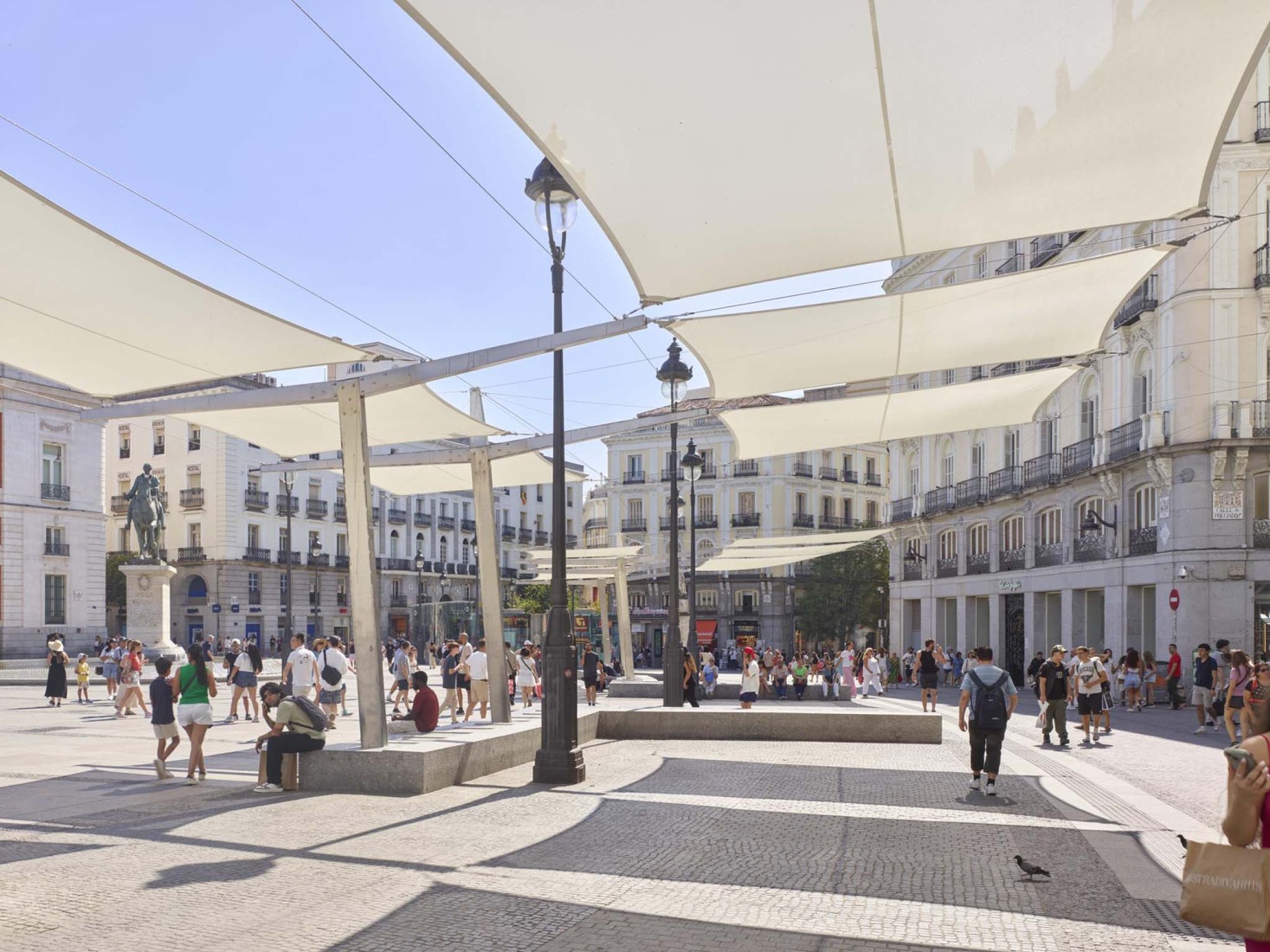 Reorganization of the Puerta del Sol area by Linazasoro & Sánchez Arquitectura. Photograph by Rolando Halbe.