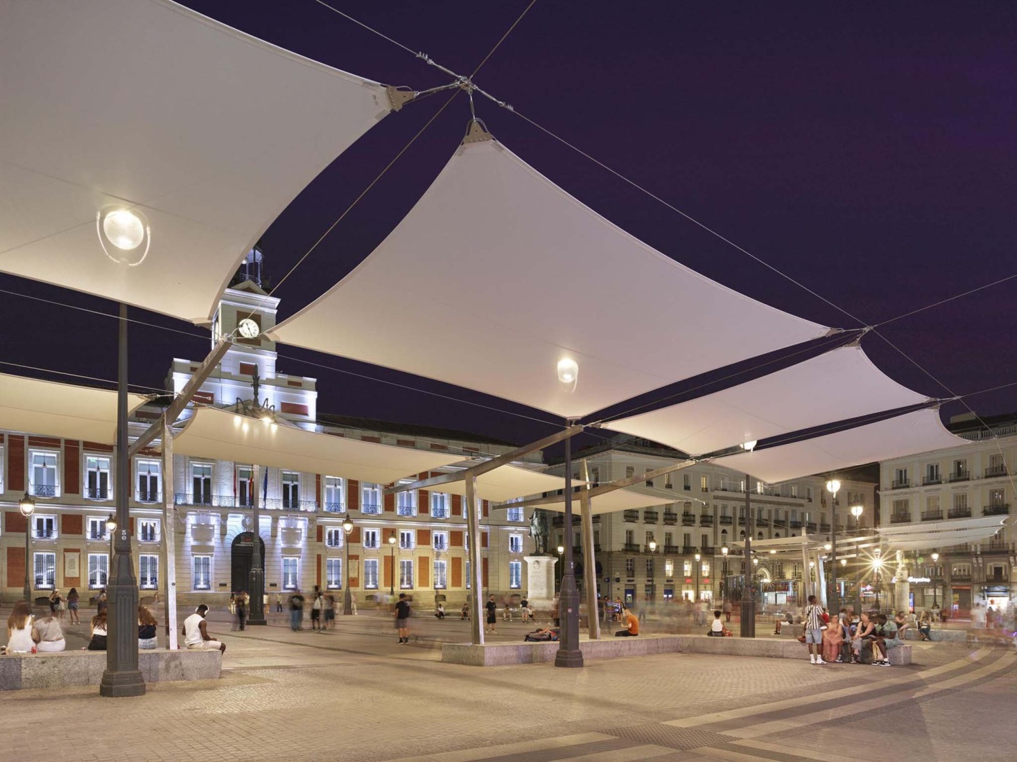Reorganization of the Puerta del Sol area by Linazasoro & Sánchez Arquitectura. Photograph by Rolando Halbe.