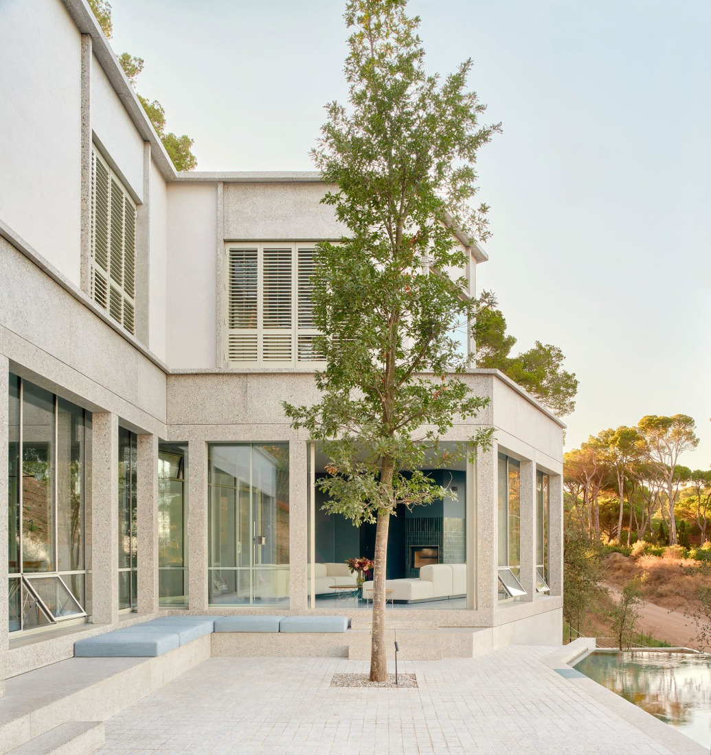 House in Aiguablava by López Rivera Arquitectos. Photograph by José Hevia.