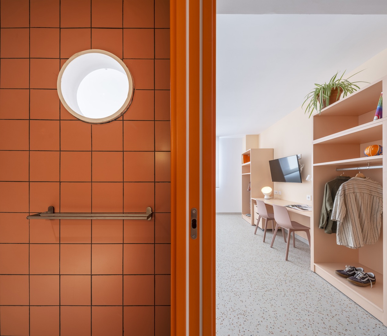 Student residence in Burjassot by Martín Lejarraga Oficina de Arquitectura. Photograph by David Frutos.