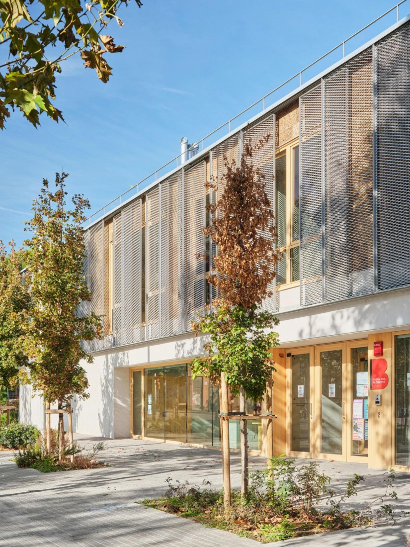 Centro Juvenil Prosperitat por MIBA Architects. Fotografía por Adrià Goula.