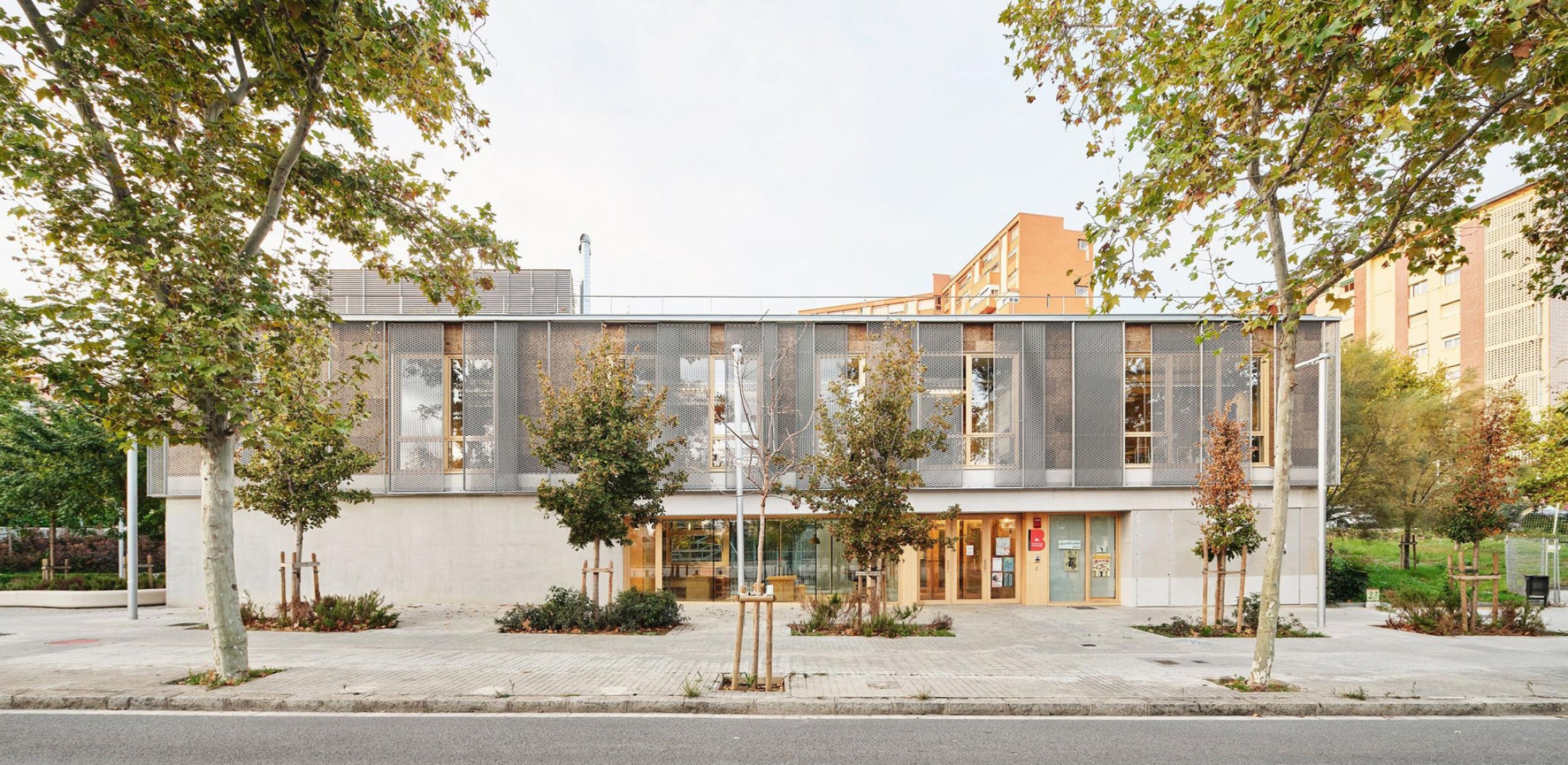 Centro Juvenil Prosperitat por MIBA Architects. Fotografía por Adrià Goula.