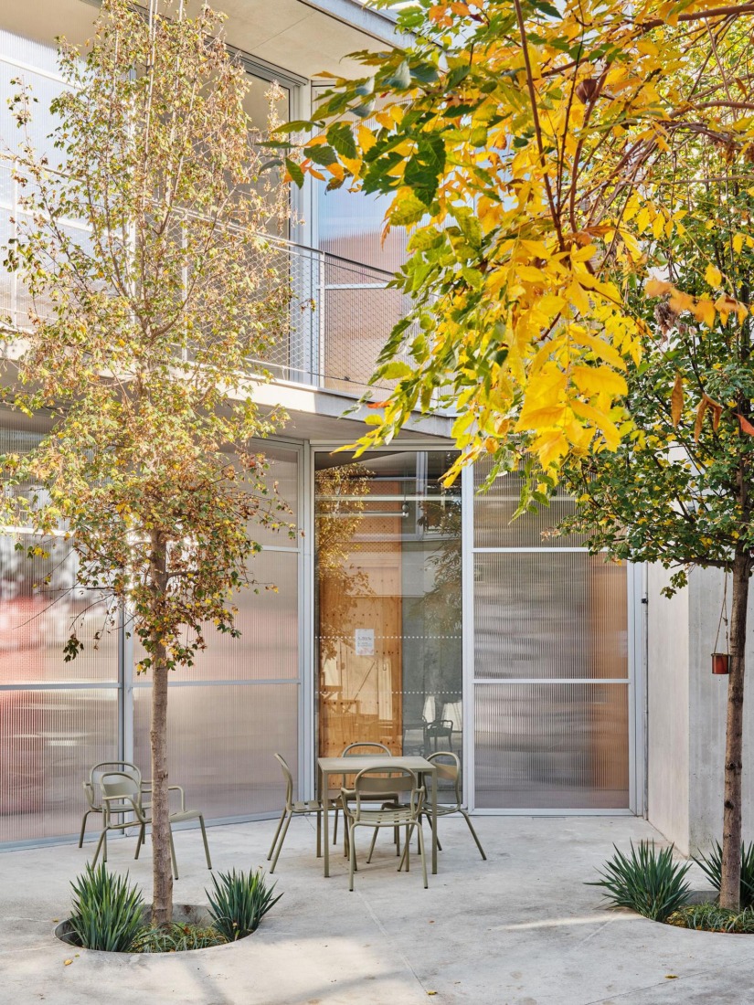 Centro Juvenil Prosperitat por MIBA Architects. Fotografía por Adrià Goula.