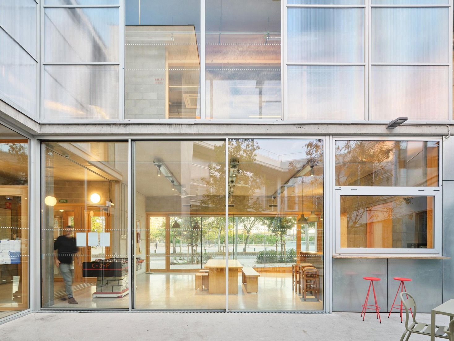 Centro Juvenil Prosperitat por MIBA Architects. Fotografía por Adrià Goula.