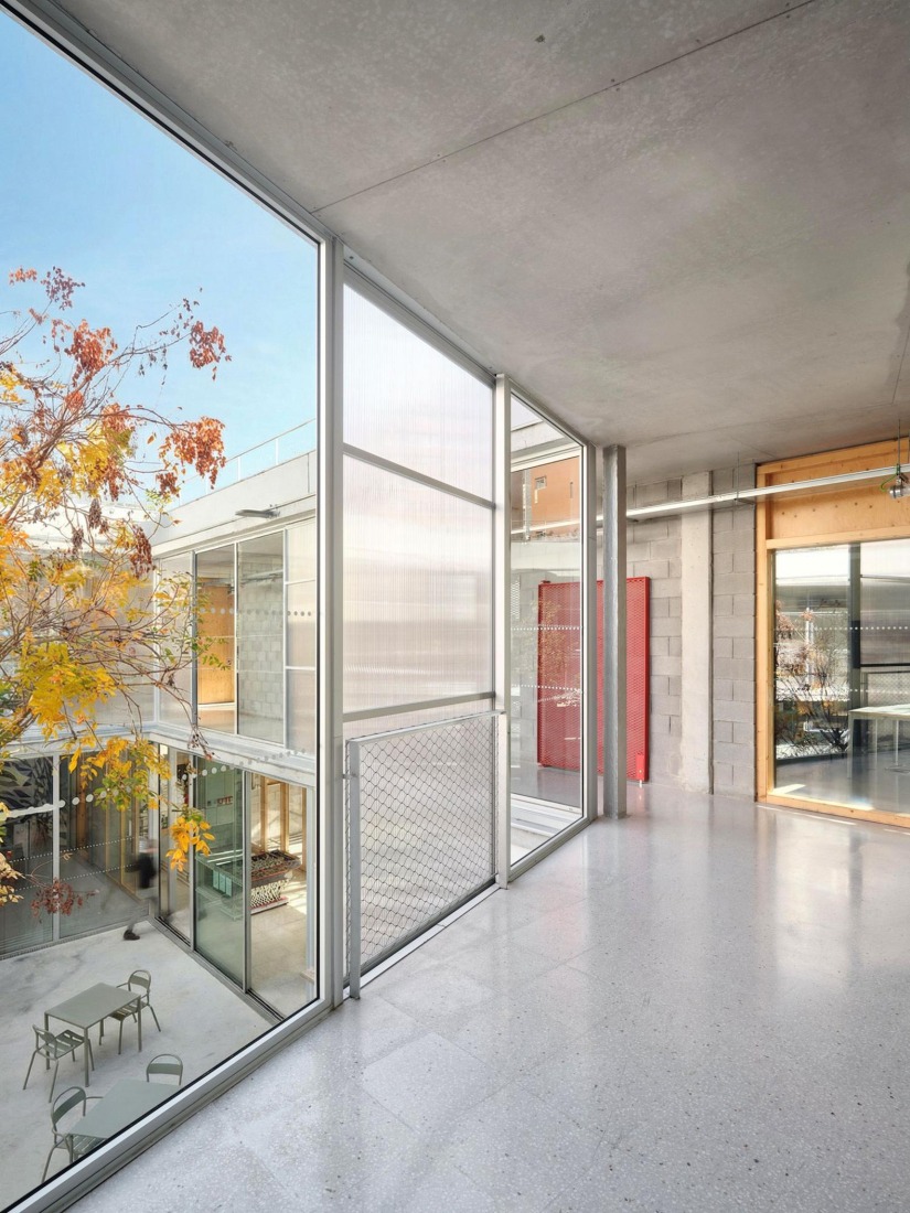 Centro Juvenil Prosperitat por MIBA Architects. Fotografía por Adrià Goula.
