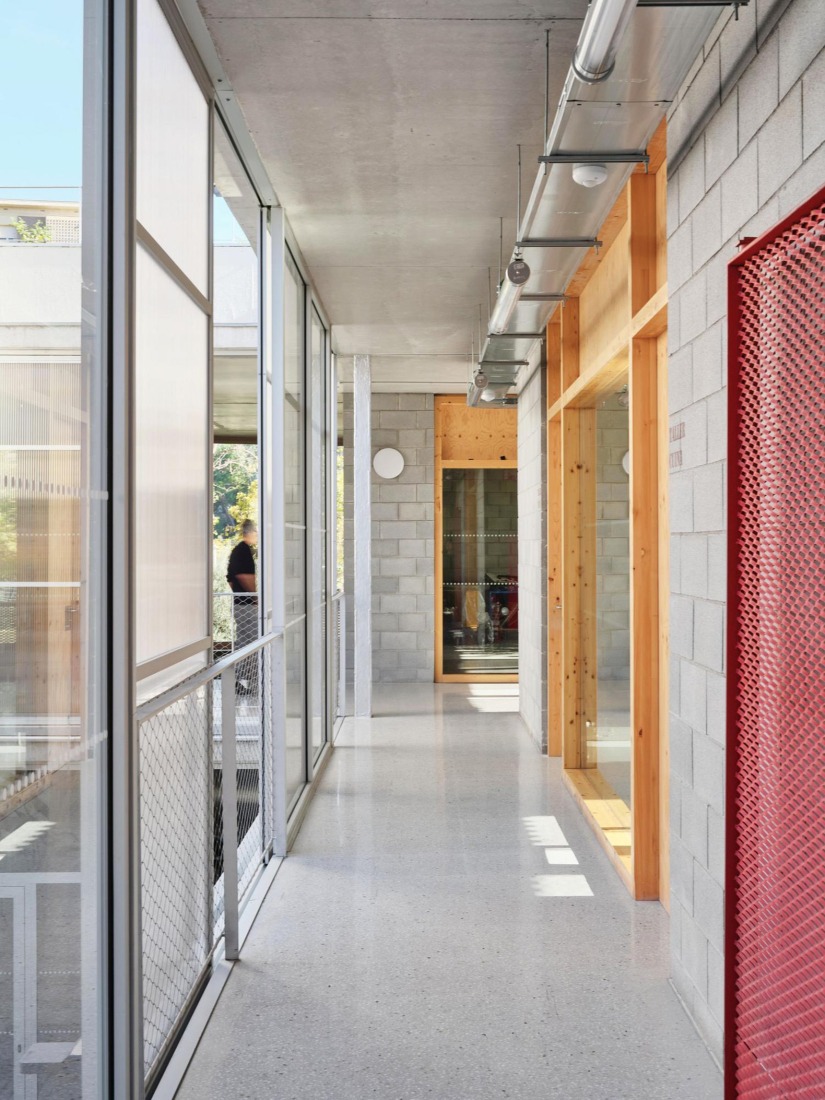 Centro Juvenil Prosperitat por MIBA Architects. Fotografía por Adrià Goula.