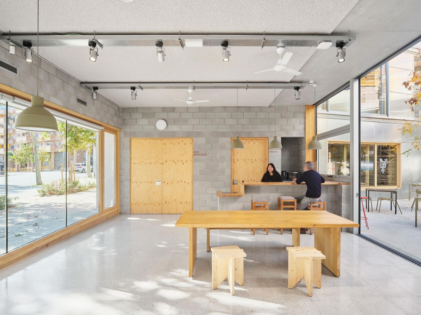 Centro Juvenil Prosperitat por MIBA Architects. Fotografía por Adrià Goula.