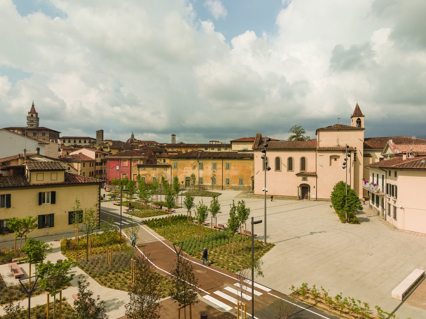 Plaza San Lorenzo en Pistoia por MICROSCAPE. Fotografía por Filippo Poli.