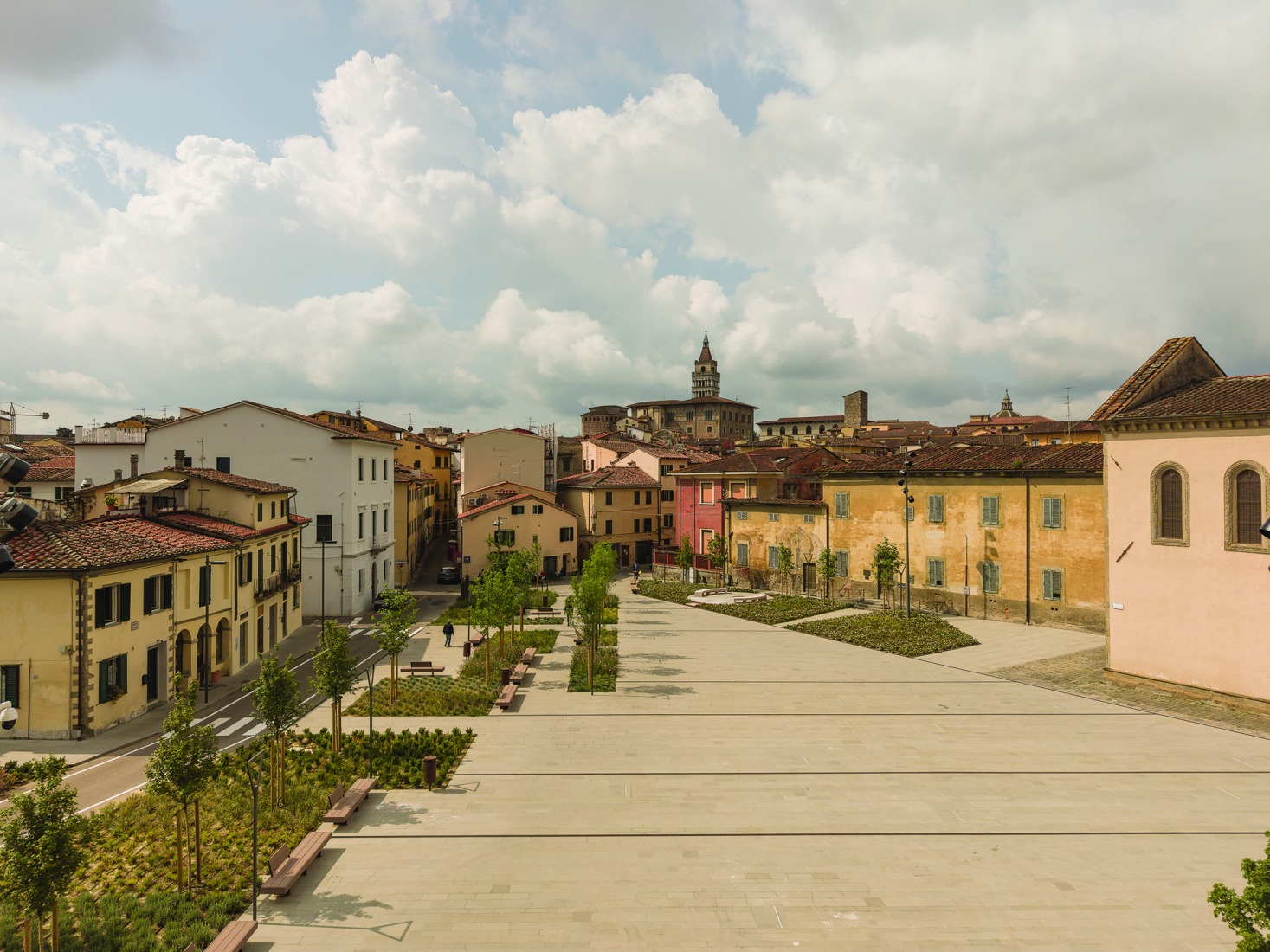 Plaza San Lorenzo en Pistoia por MICROSCAPE. Fotografía por Filippo Poli.