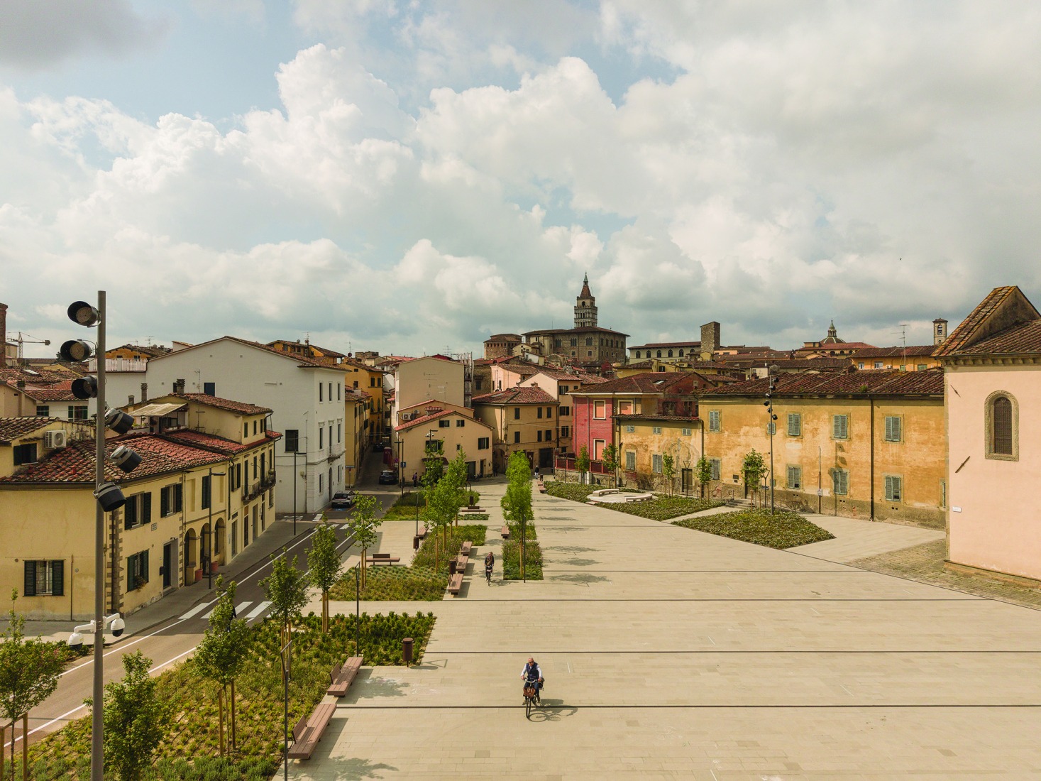 Plaza San Lorenzo en Pistoia por MICROSCAPE. Fotografía por Filippo Poli.