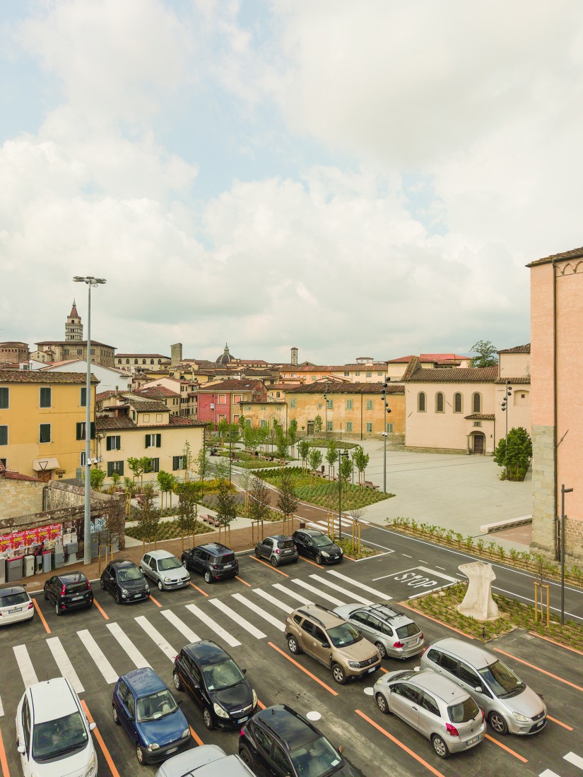 Plaza San Lorenzo en Pistoia por MICROSCAPE. Fotografía por Filippo Poli.