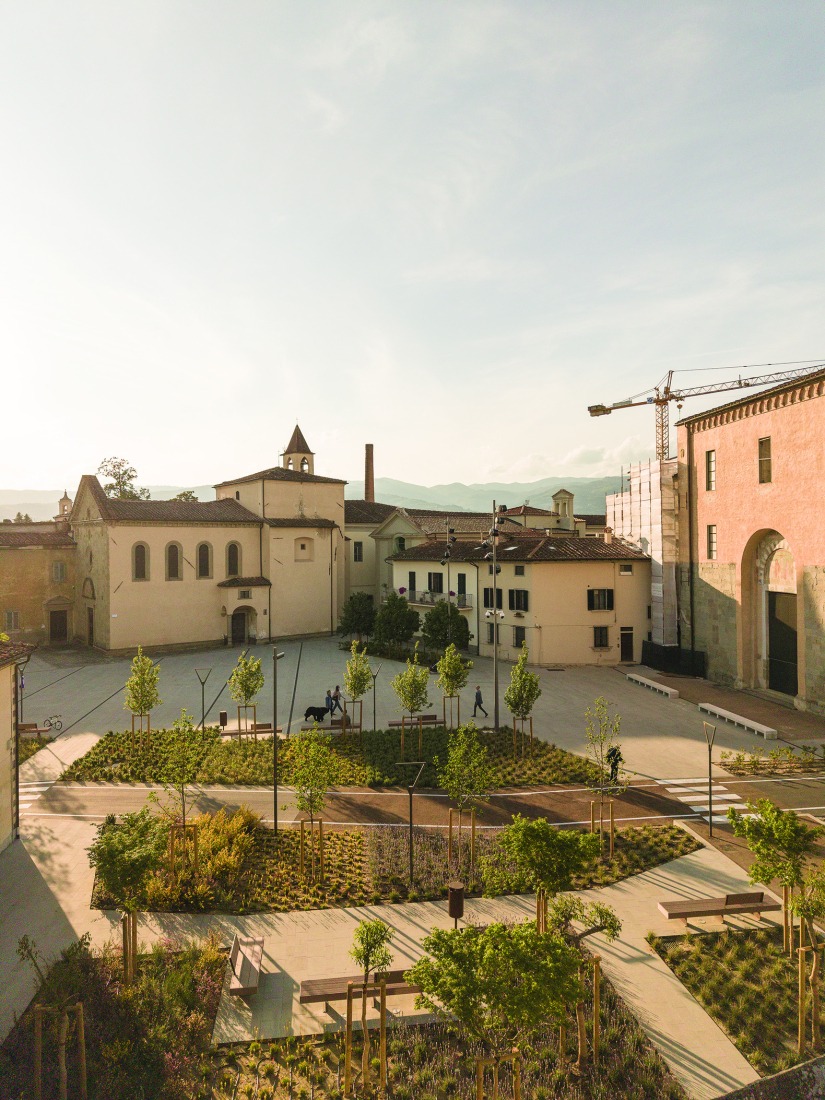 Plaza San Lorenzo en Pistoia por MICROSCAPE. Fotografía por Filippo Poli.