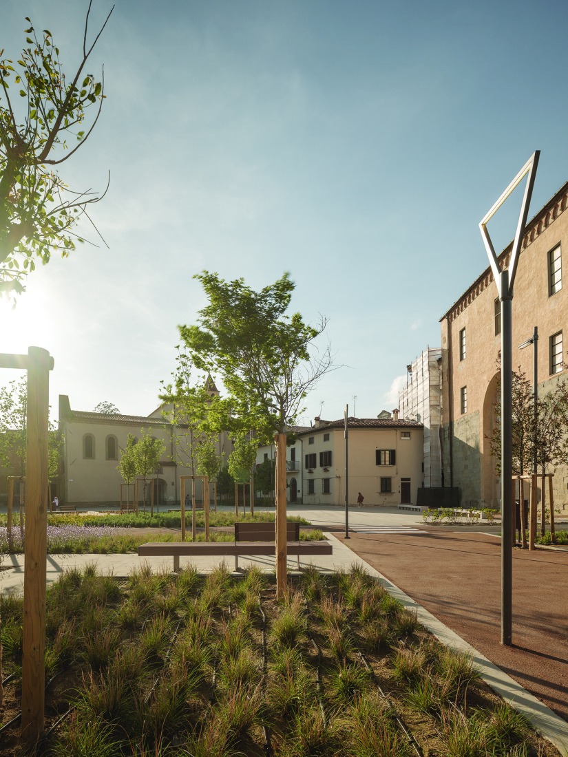 Plaza San Lorenzo en Pistoia por MICROSCAPE. Fotografía por Filippo Poli.