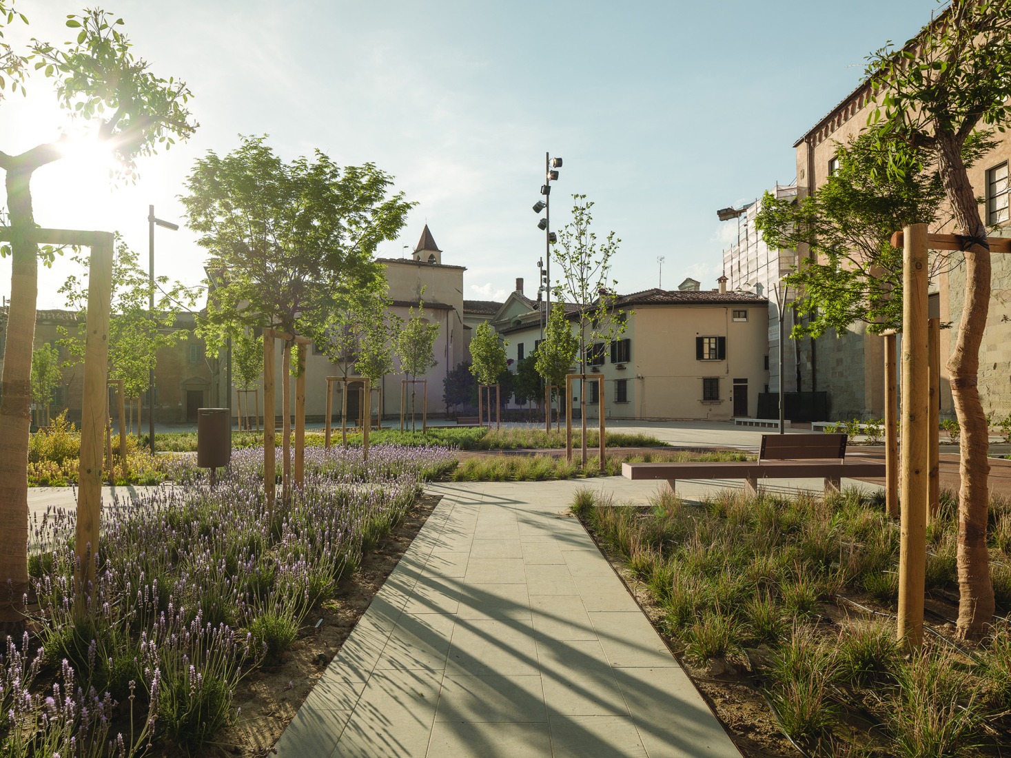 Plaza San Lorenzo en Pistoia por MICROSCAPE. Fotografía por Filippo Poli.